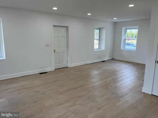 Building Photo - 924 Bethlehem Pike