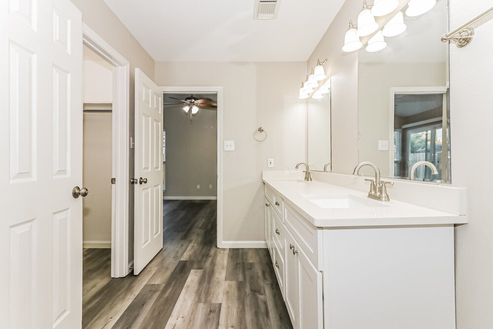 Building Photo - 10842 Riana Dr
