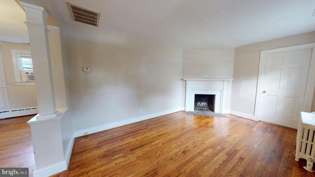 Building Photo - 15 E Custis Ave