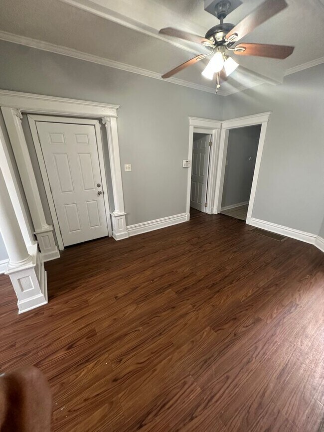 Building Photo - 4356 S Wells St