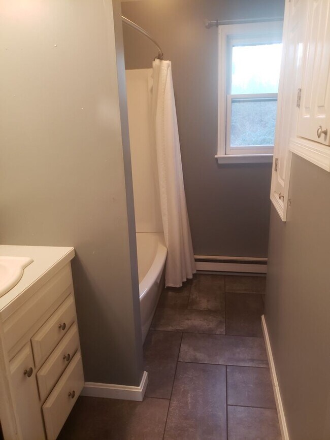 Building Photo - Rustic 1 Bedroom Single Family Home in Elizabethtown!