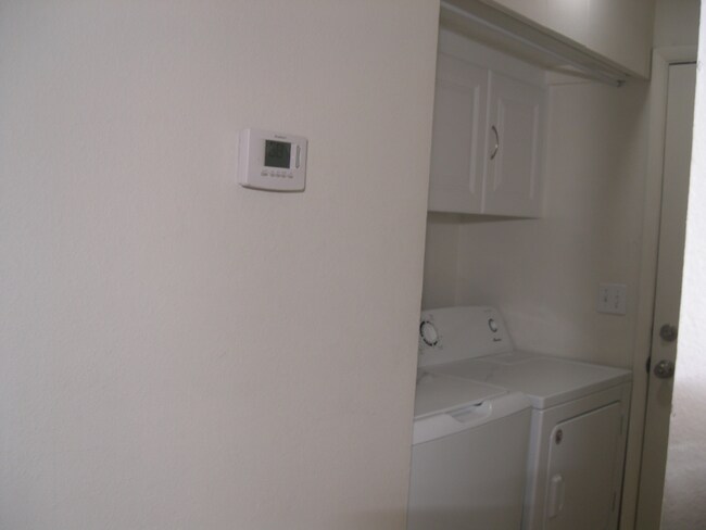 Building Photo - 4310 Caliente St