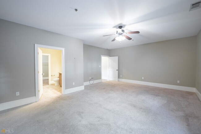 Building Photo - 315 N Main St