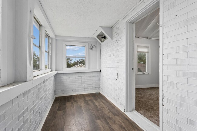 Building Photo - 511 Poppleton Ave