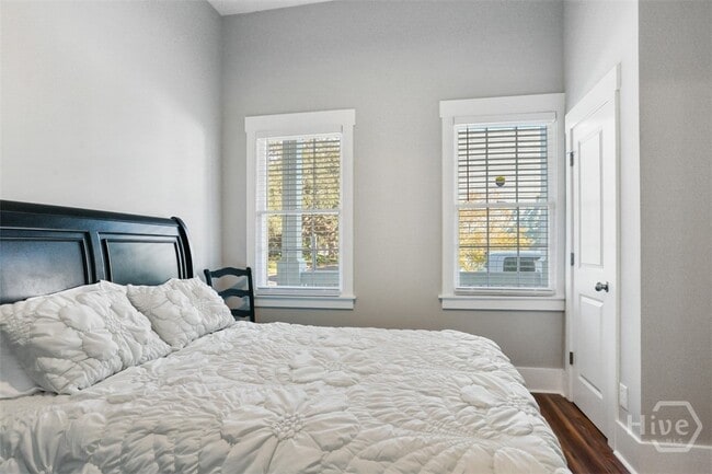 Building Photo - 537 E Congress St