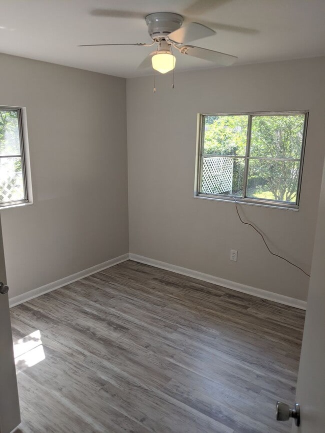 Building Photo - Cute 3/1 Single Family Home Available July 1, 2026