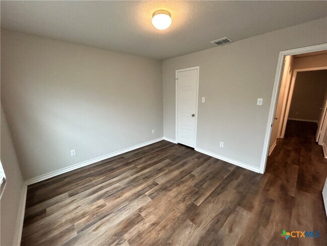 Building Photo - 724 Stonemanor