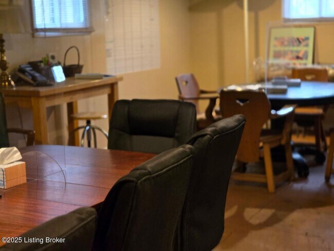 Building Photo - 126 S Sherrin Ave