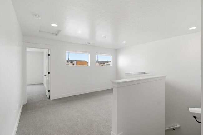 Building Photo - 5690 S Weehawken Ln