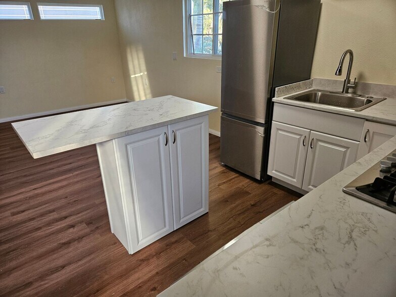 Building Photo - 837 Via Juanita