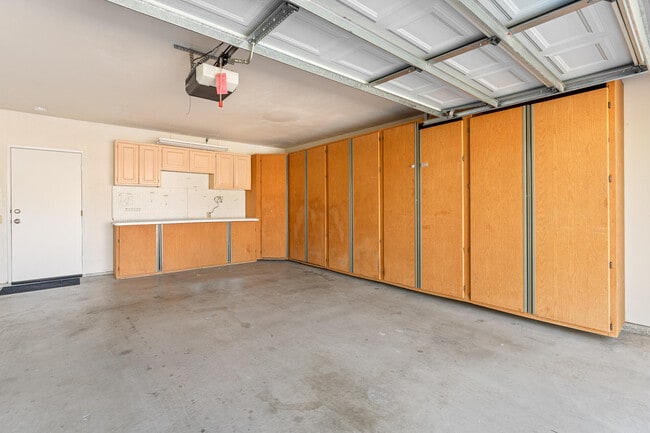 Building Photo - 40588 Clover Ln