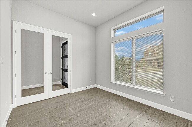 Building Photo - 24831 Hibiscus Gdn Wy