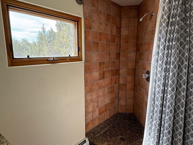 Building Photo - 3 Bedroom, 3 Bathroom Home in Edgewood