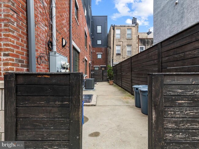 Building Photo - 1012 S Randolph St