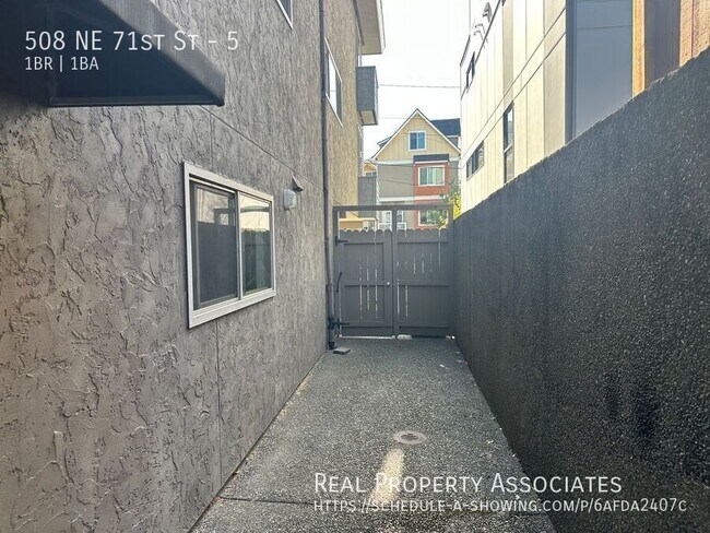 Building Photo - 508 NE 71st St