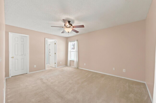 Building Photo - 914 Bur Oak Ct
