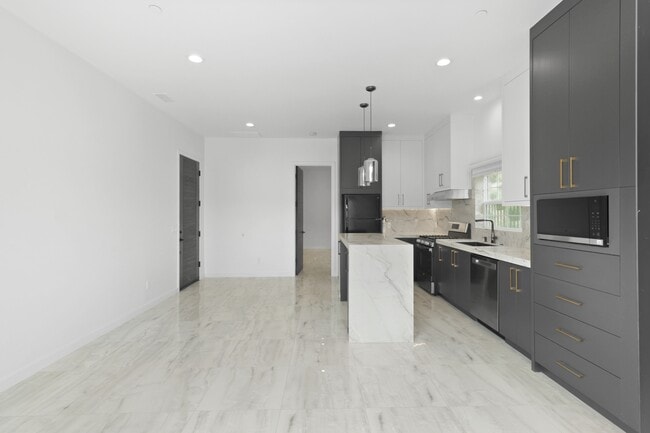 Building Photo - 3511 Pear Ct