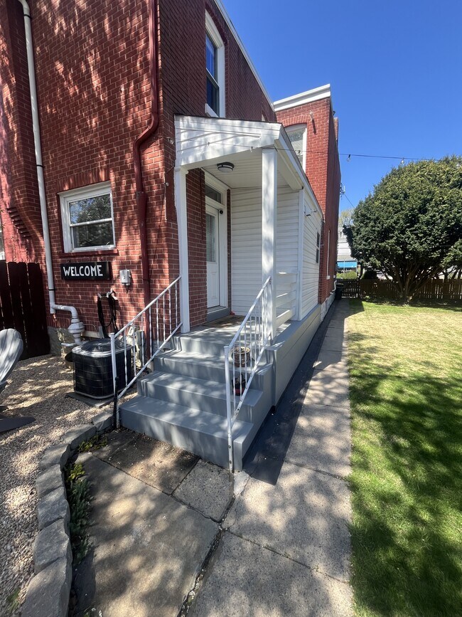 Building Photo - 220 E Liberty St