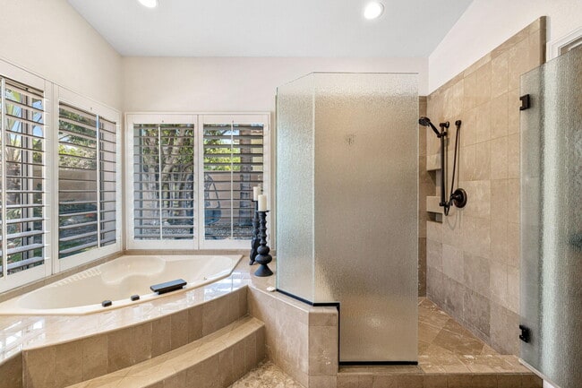 Building Photo - 47210 Heliotrope Dr