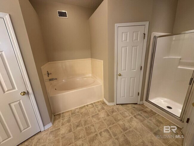 Building Photo - 8356 Carousel Ct