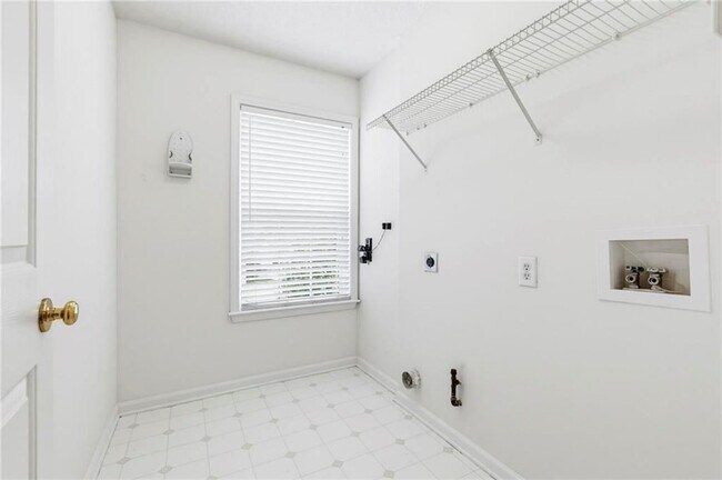 Building Photo - 490 Chippenham Ct
