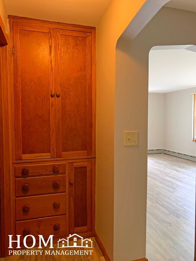 Building Photo - 4br/2ba Country House Available 7/1