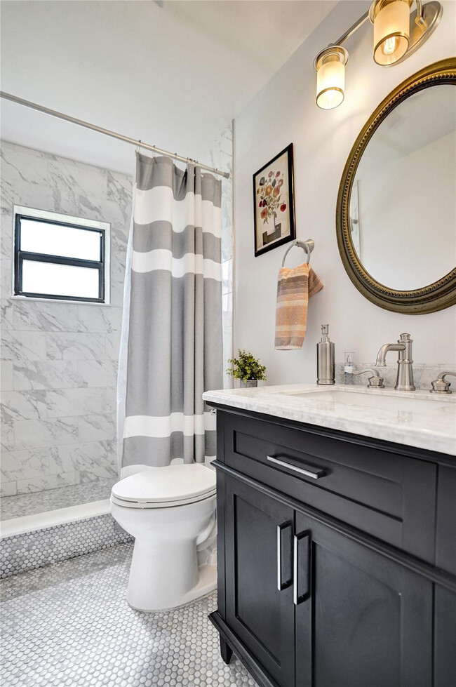 Building Photo - 4840 Greentree Ln