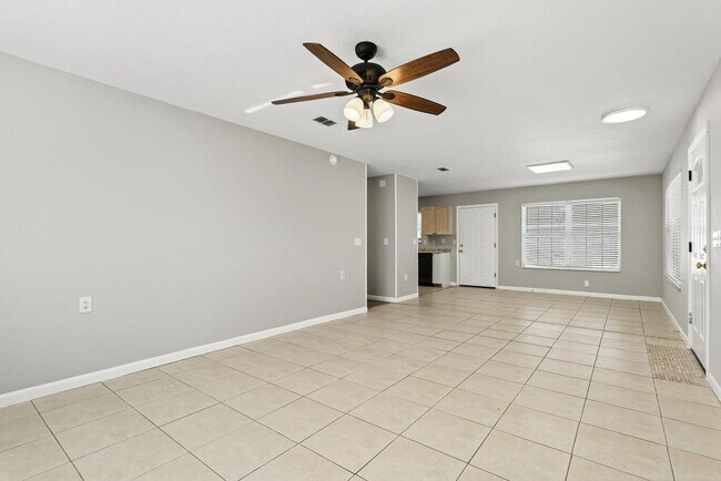 Building Photo - 2126 Center Way