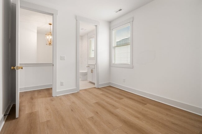 Building Photo - Beautiful 4-bedroom, 4-bathroom Custom Home Durham, NC