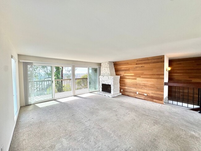 Building Photo - Mid-Century Townhome in Fashion/Mission Valley WEST! 3bd/2ba, garage, laundry, VIEW!