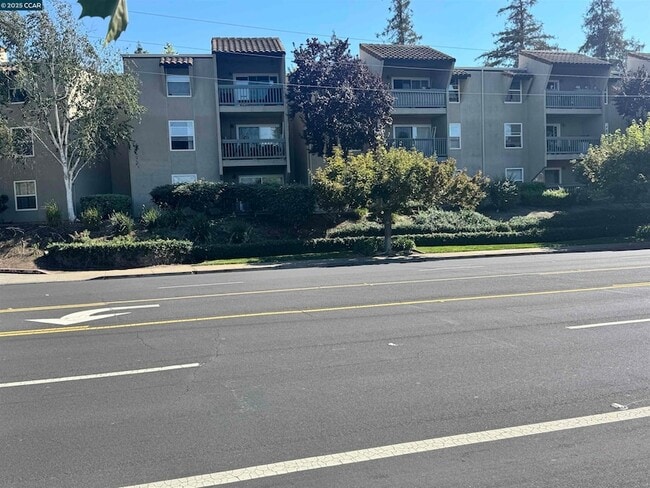 Building Photo - 1085 Murrieta Blvd