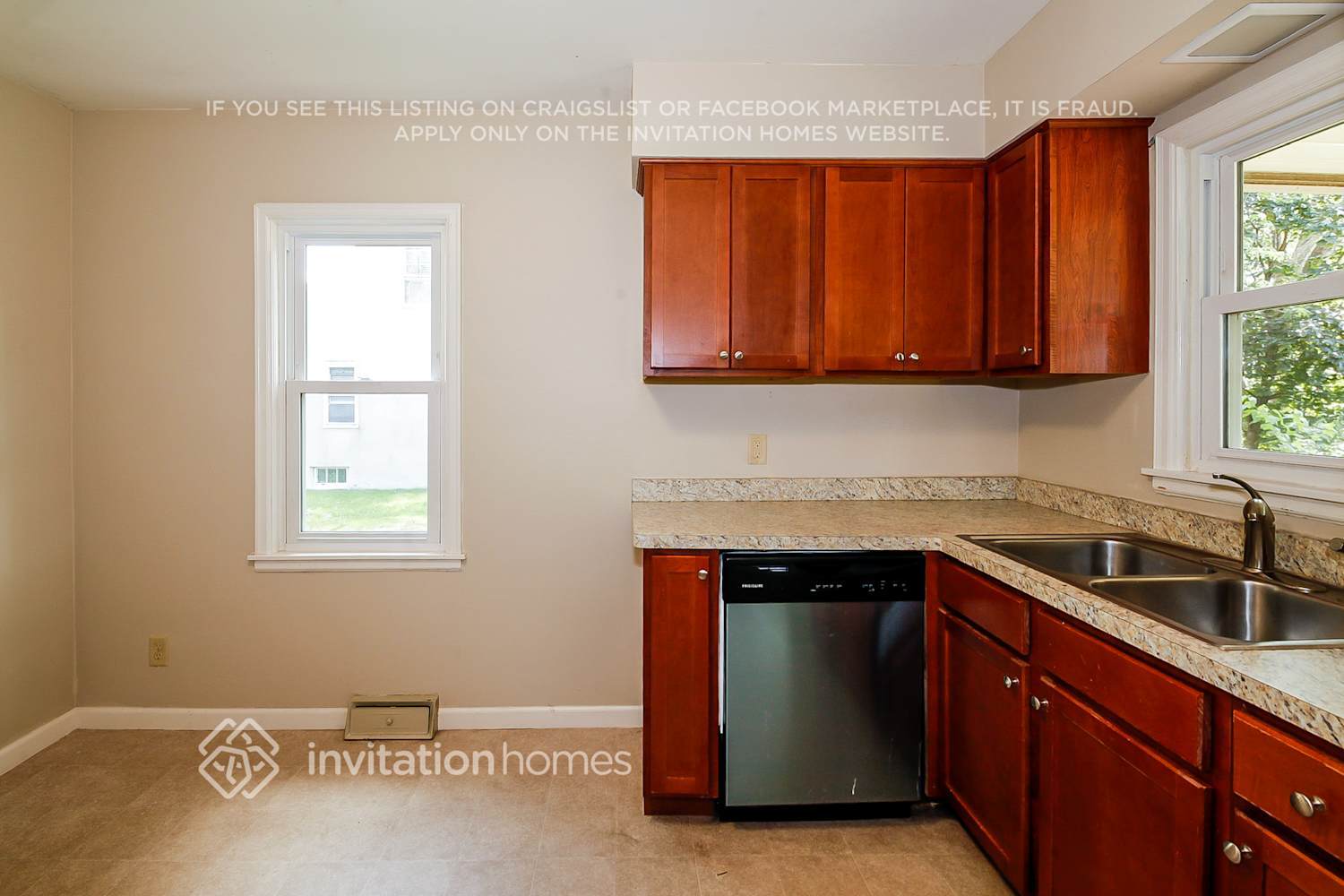 Building Photo - 3940 3rd St NE