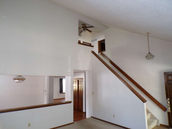 Building Photo - Four Lakes - Centennial - 3 Bedroom - 3 Ba...