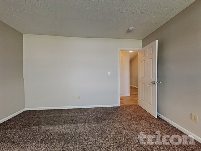 Building Photo - 1082 Sunmeadow Cir