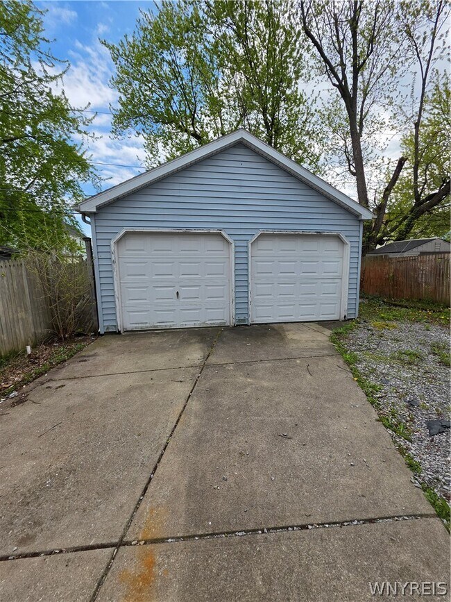 Building Photo - 351 Stillwell Ave