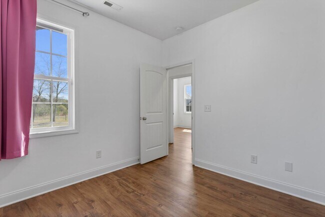 Building Photo - 3BR w/Bonus Room! Stone Bay & Beach Convenience!