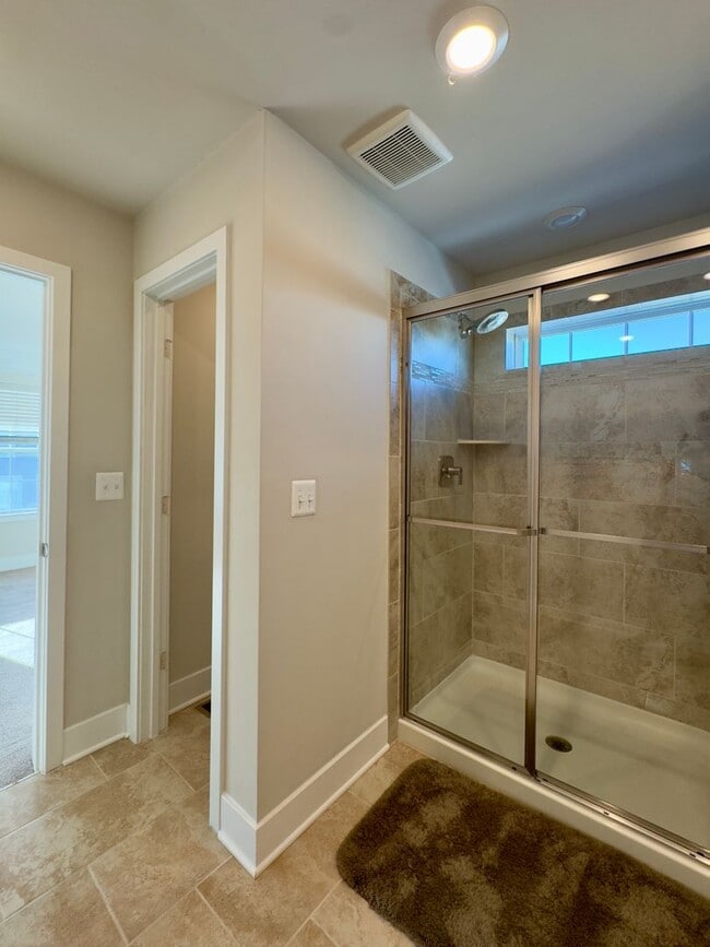 Building Photo - Charming 3 Bedroom/2 Bathroom/2 Half Bath Townhome in Windsor Mill, MD!