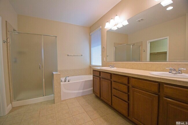 Building Photo - 6851 Apus Dr