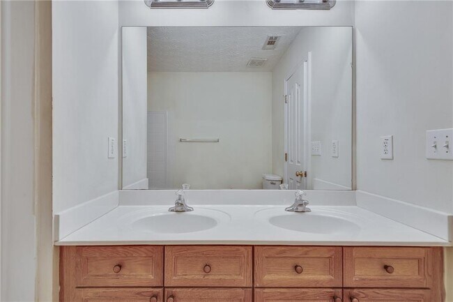 Building Photo - 1045 Mosscroft Ct