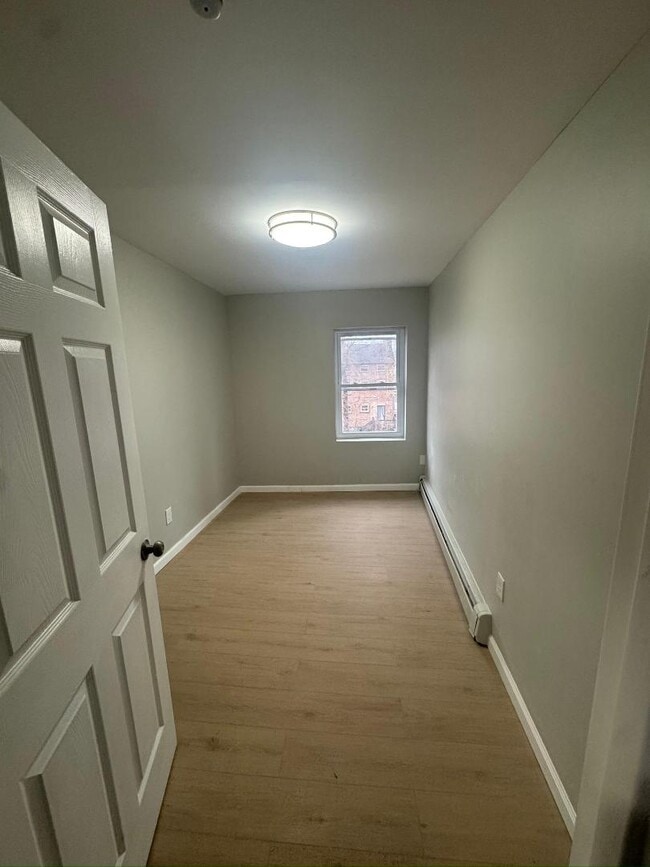 Building Photo - 163 Lander St