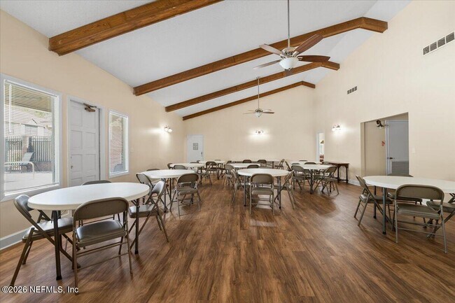 Building Photo - 8140 Sutton Pl N