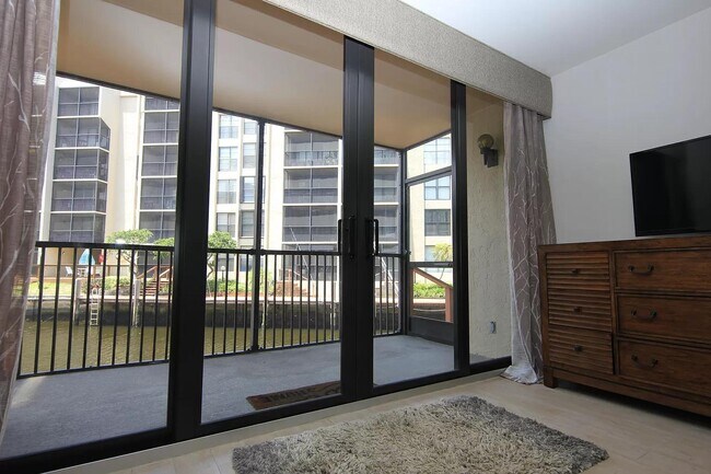 Building Photo - 21 Royal Palm Way
