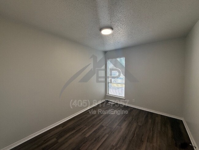 Building Photo - 405 Norton Cir