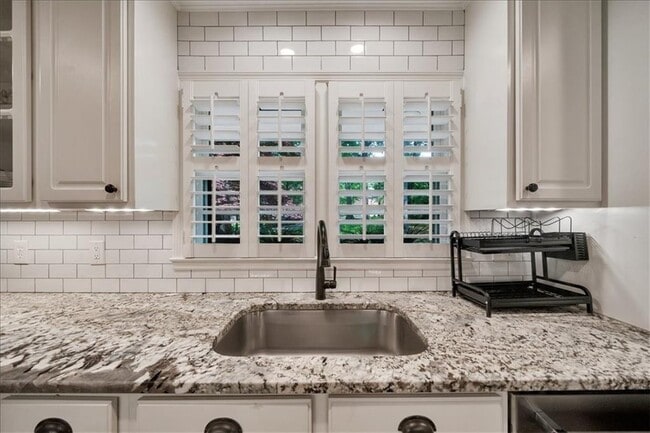 Building Photo - 5592 Colton Dr NE