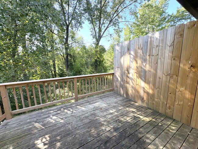 Building Photo - 632 Saxonwood Rd