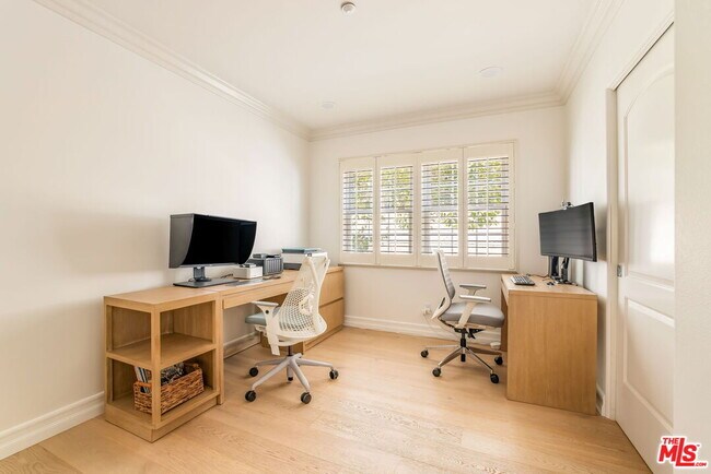 Building Photo - 3942 Glenridge Dr