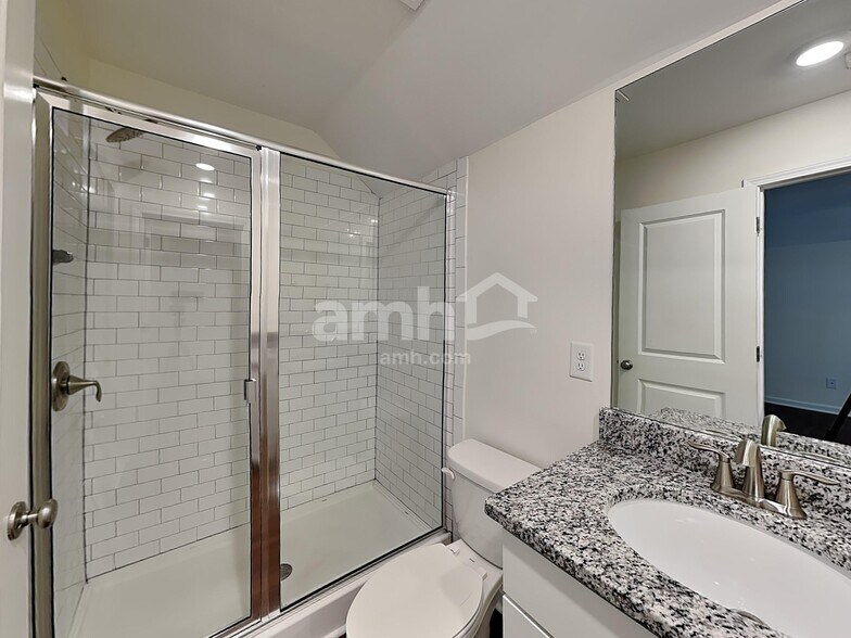 Building Photo - 168 Landsdown Xing