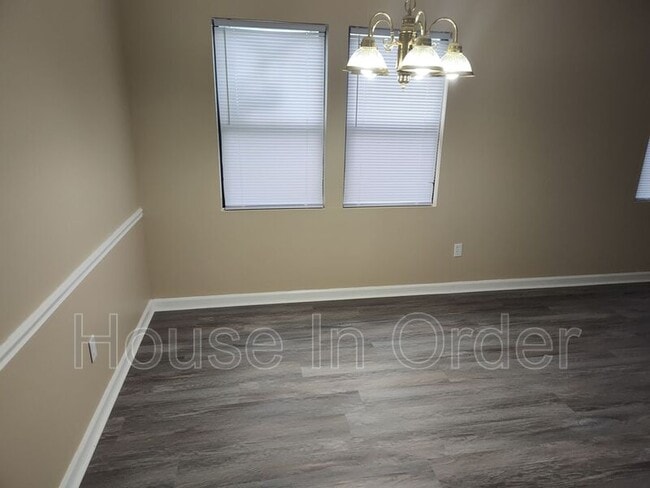 Building Photo - 301 Abbey Cir