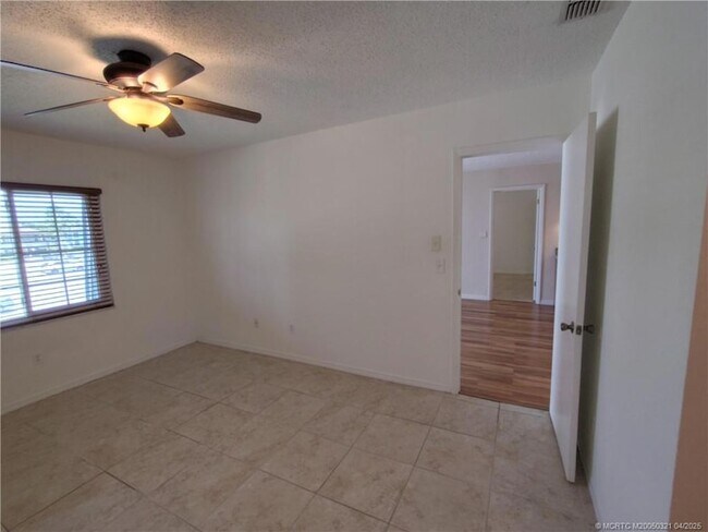 Building Photo - 950 S Kanner Hwy