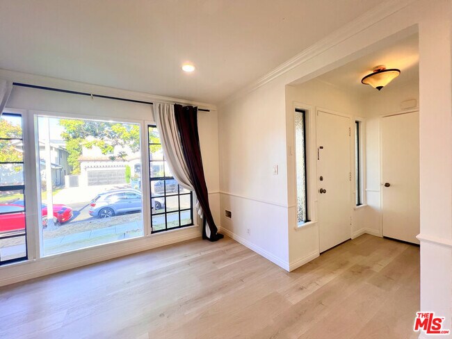 Building Photo - 7311 Dunfield Ave